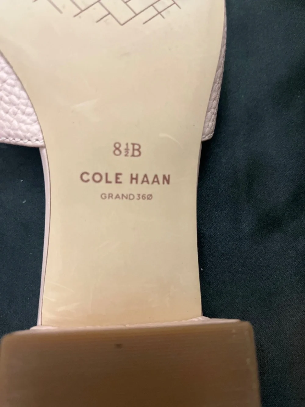 Like New Cole Haan Calli Blush Color, Leather, Open Toe Slide Sandals.  Sz. 8.5.